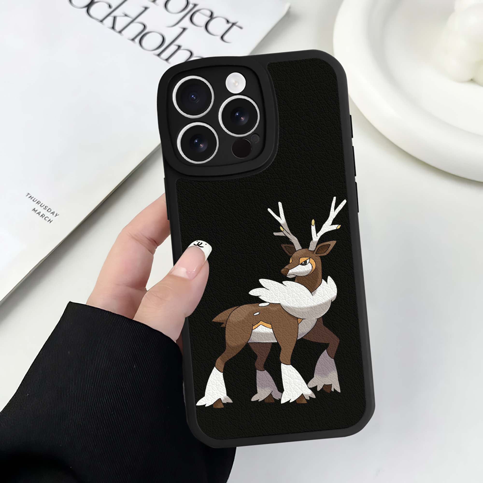（画像用） ポケットモンスター Pokémon 【iPhone 16シリーズ対応】シリコンスマホケース（レザー調） 材質：シリコン